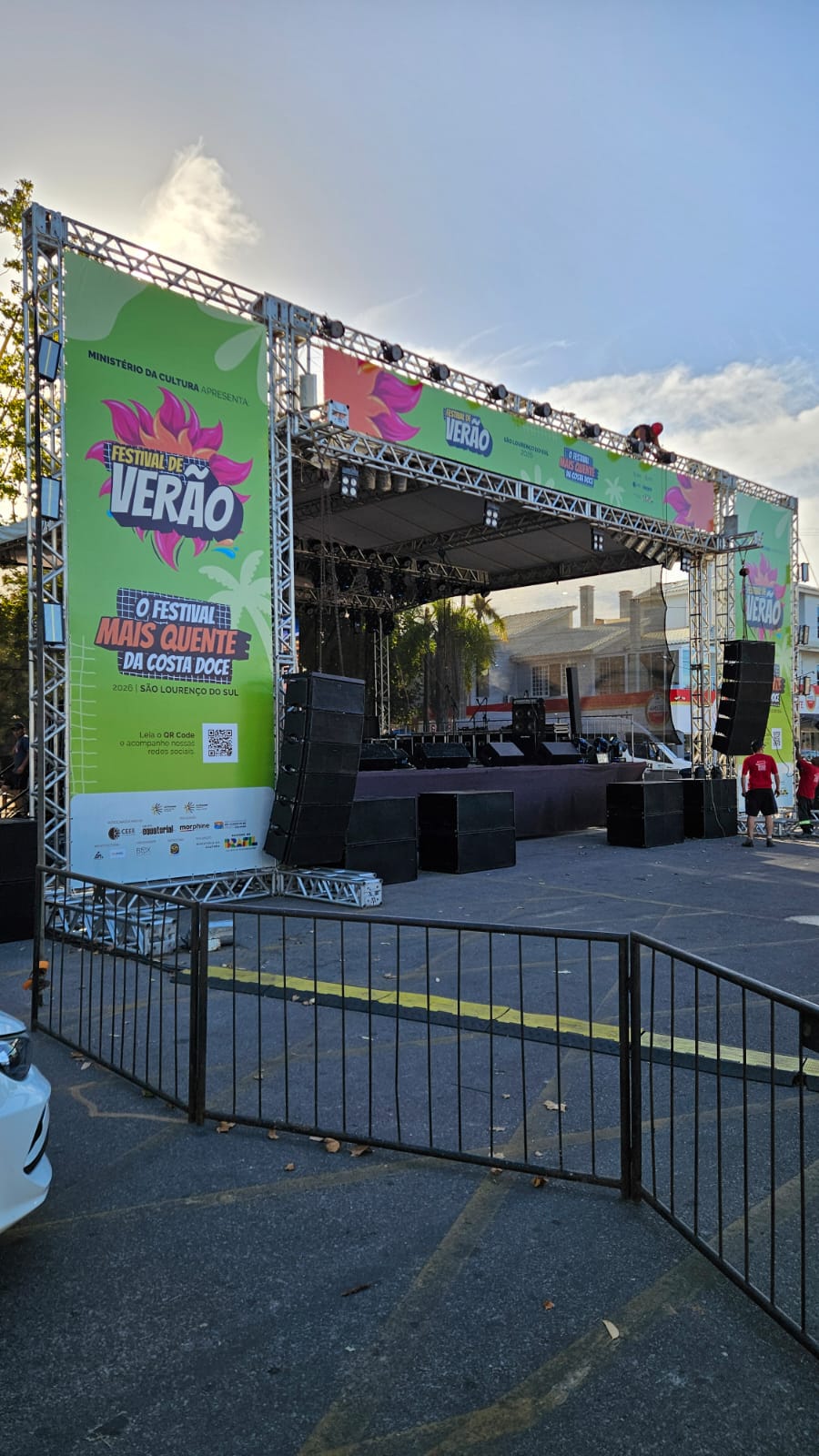 Estrutura de palco montada pela Ano Luz no Festival de Verão da Costa Doce, São Lourenço do Sul